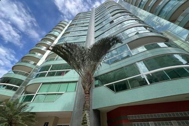 Apartamento &agrave; venda - 350m&sup2; - Meia Praia
