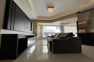 Apartamento &agrave; venda - 178m&sup2; - Meia Praia