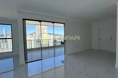 Apartamento &agrave; venda - 135m&sup2; - meia praia
