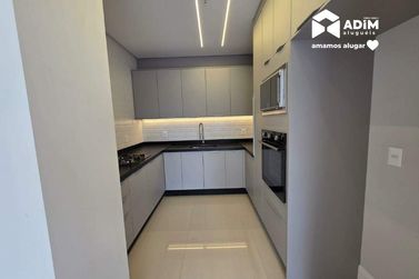 Apartamento para alugar - 170m&sup2; - Centro