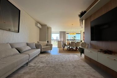 Apartamento &agrave; venda - 137m&sup2; - Meia Praia