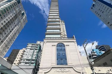 Apartamento &agrave; venda - 250m&sup2; - Meia Praia