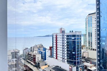Apartamento &agrave; venda - 198m&sup2; - Meia Praia