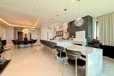 Apartamento &agrave; venda - 187m&sup2; - Meia Praia