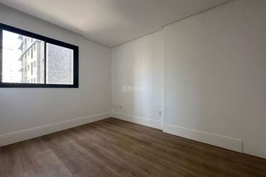 Apartamento &agrave; venda - 185m&sup2; - Meia Praia