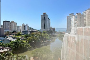 Apartamento &agrave; venda - 245m&sup2; - Centro