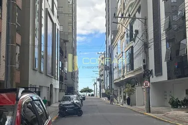 Apartamento para alugar - 258m&sup2; - meia praia