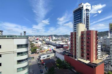 Apartamento para alugar - 195m&sup2; - Centro