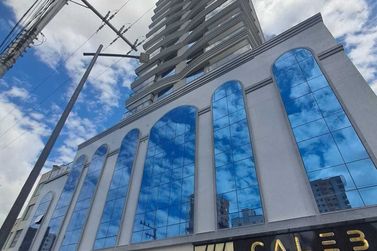 Apartamento &agrave; venda - 110m&sup2; - Meia Praia