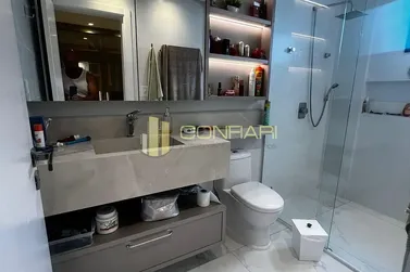 Apartamento &agrave; venda - 101m&sup2; - Meia Praia