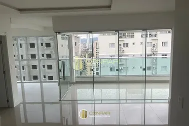 Apartamento &agrave; venda - 145m&sup2; - Meia Praia