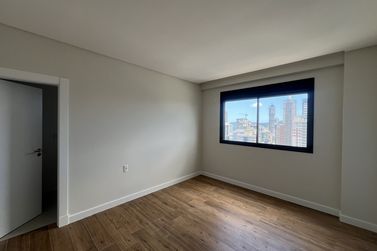 Apartamento &agrave; venda - 184m&sup2; - Meia Praia