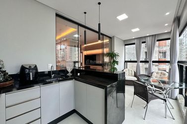 Apartamento &agrave; venda - 165m&sup2; - Meia Praia