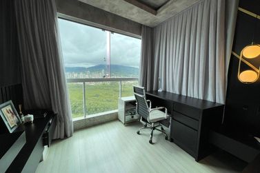 Apartamento &agrave; venda - 270m&sup2; - Meia Praia