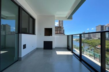 Apartamento &agrave; venda - 132m&sup2; - Meia Praia