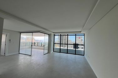 Apartamento &agrave; venda - 184m&sup2; - Meia Praia
