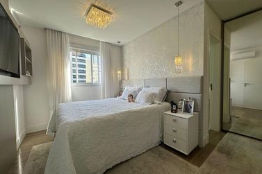 Apartamento &agrave; venda - 140m&sup2; - Meia Praia