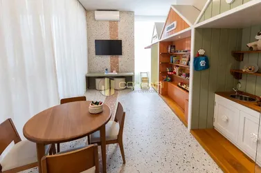 Apartamento &agrave; venda - 135m&sup2; - Meia Praia