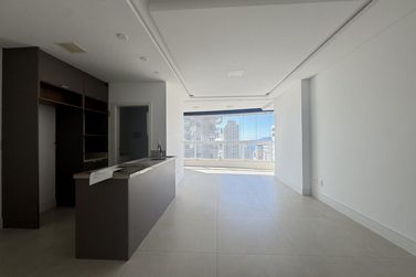 Apartamento &agrave; venda - 129m&sup2; - Meia Praia