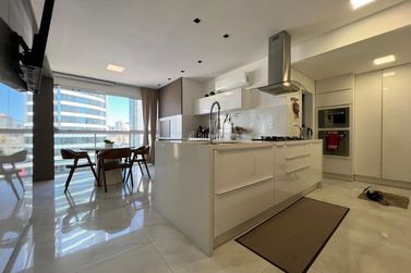 Apartamento &agrave; venda - 196m&sup2; - Meia Praia