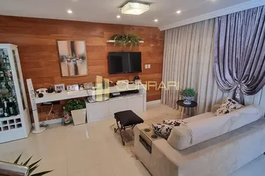 Casa &agrave; venda - 380m&sup2; - Meia Praia