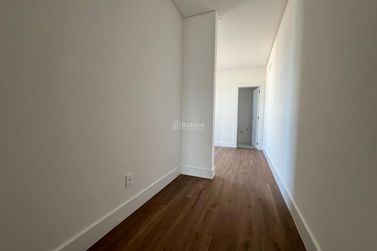 Apartamento &agrave; venda - 123m&sup2; - Meia Praia