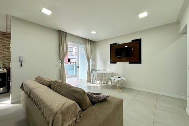 Apartamento &agrave; venda - 118m&sup2; - Meia Praia