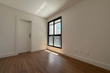 Apartamento &agrave; venda - 132m&sup2; - Meia Praia