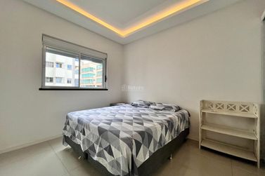 Apartamento &agrave; venda - 142m&sup2; - Meia Praia