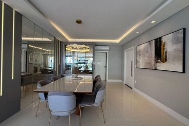 Apartamento &agrave; venda - 187m&sup2; - Meia Praia