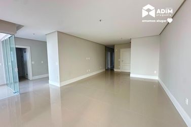 Apartamento para alugar - 170m&sup2; - Centro