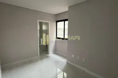 Apartamento &agrave; venda - 101m&sup2; - Meia Praia