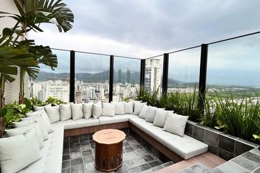 Apartamento &agrave; venda - 182m&sup2; - Meia Praia
