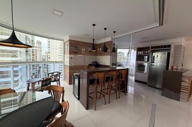 Apartamento &agrave; venda - 159m&sup2; - Meia Praia