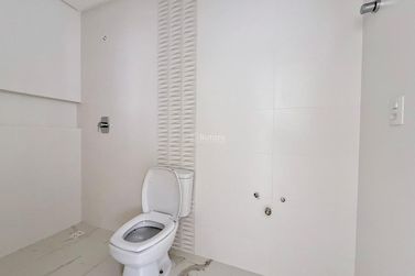 Apartamento &agrave; venda - 132m&sup2; - Meia Praia