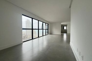 Apartamento &agrave; venda - 207m&sup2; - Meia Praia