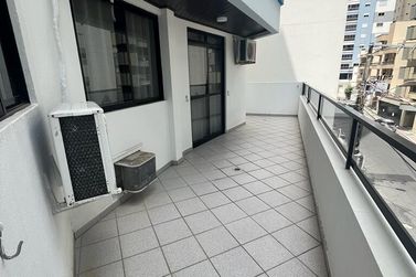 Apartamento &agrave; venda - 130m&sup2; - Meia Praia