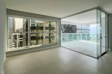 Apartamento &agrave; venda - 160m&sup2; - Meia Praia