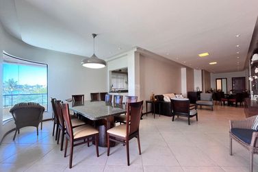 Apartamento &agrave; venda - 170m&sup2; - Meia Praia