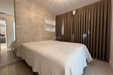 Apartamento &agrave; venda - 130m&sup2; - Meia Praia