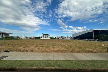 Terreno &agrave; venda - 399m&sup2; - Jardim Dourado