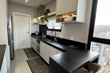 Apartamento &agrave; venda - 137m&sup2; - Meia Praia