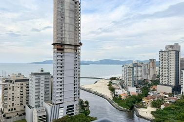 Apartamento &agrave; venda - 200m&sup2; - Meia Praia
