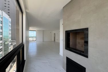 Apartamento &agrave; venda - 129m&sup2; - Meia Praia