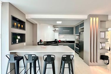 Apartamento &agrave; venda - 110m&sup2; - Meia Praia
