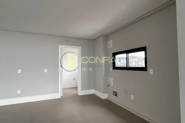 Apartamento &agrave; venda - 198m&sup2; - meia praia