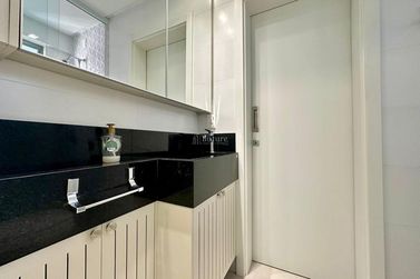 Apartamento &agrave; venda - 119m&sup2; - Meia Praia