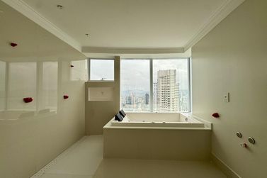 Apartamento &agrave; venda - 217m&sup2; - Barra Sul