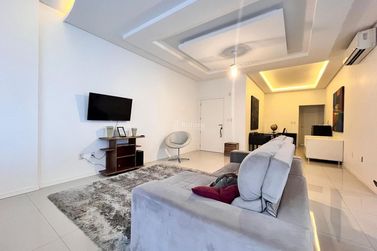 Apartamento &agrave; venda - 142m&sup2; - Meia Praia