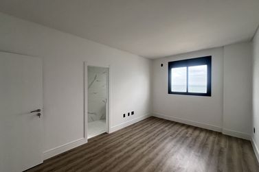 Apartamento &agrave; venda - 130m&sup2; - Meia Praia